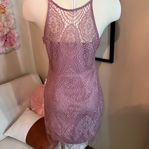 Dusty pink double lined laced dress with invisible zipper - Picture 4 of 8
